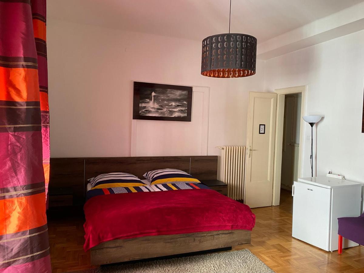 Monolit Budapest Center Guesthouse Luaran gambar