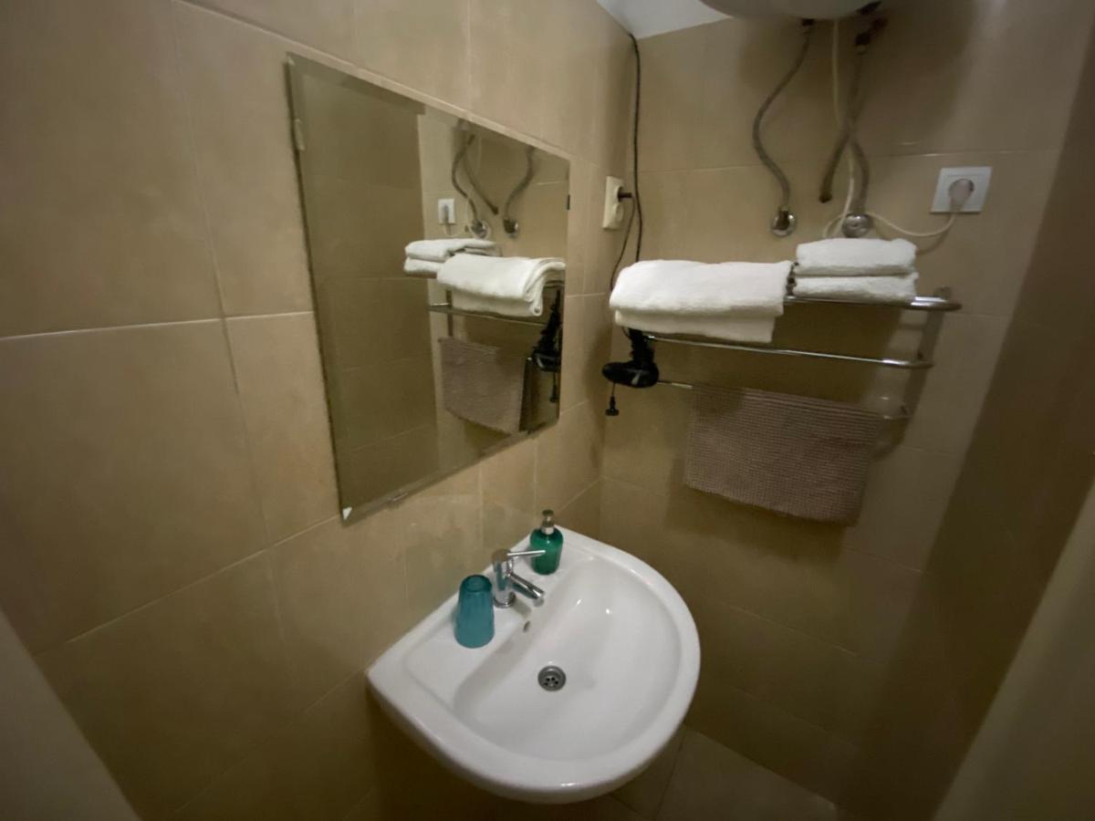 Monolit Budapest Center Guesthouse Luaran gambar