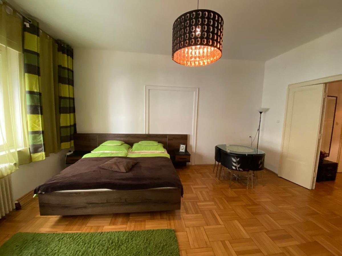 Monolit Budapest Center Guesthouse Luaran gambar