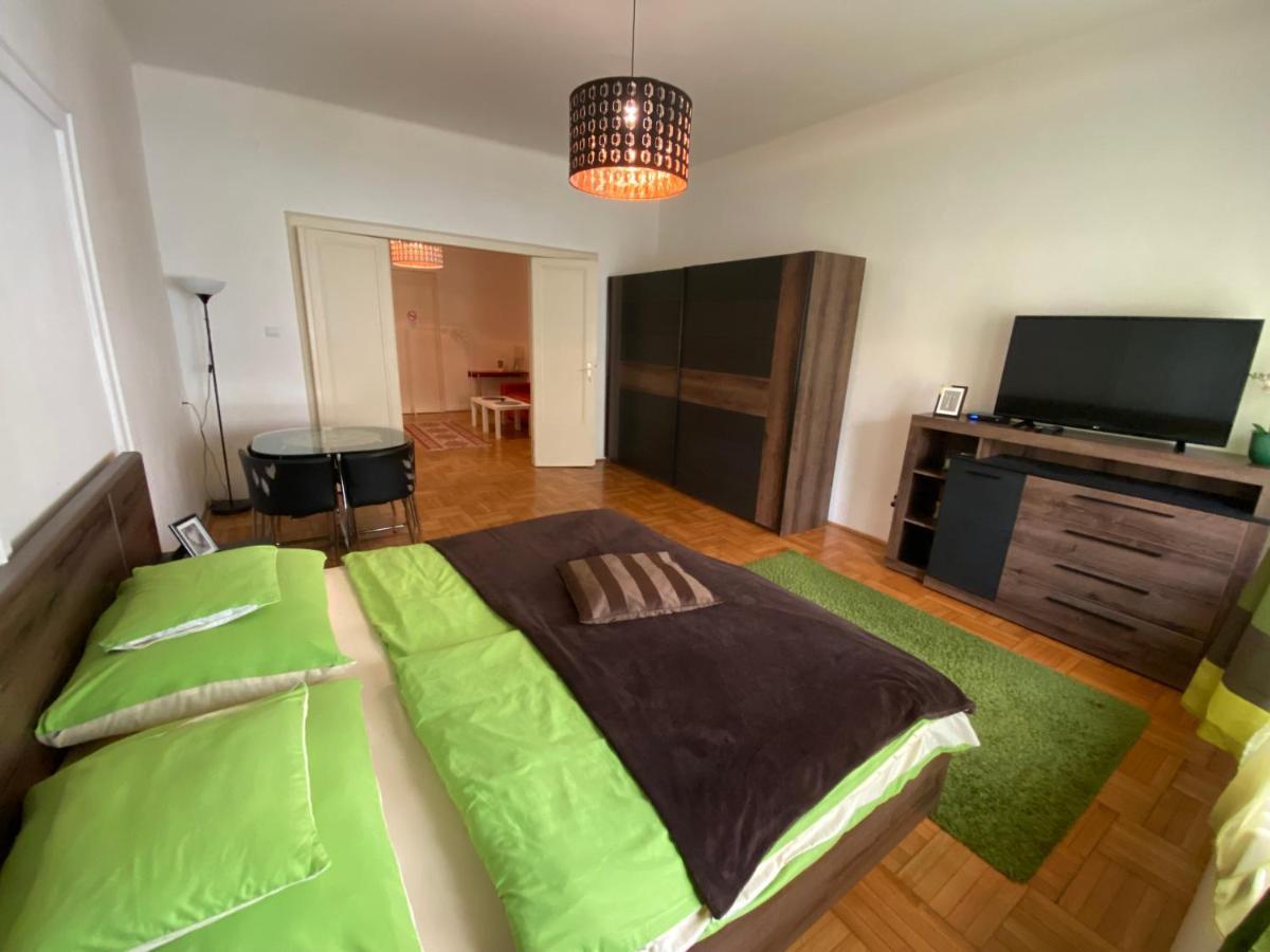 Monolit Budapest Center Guesthouse Luaran gambar