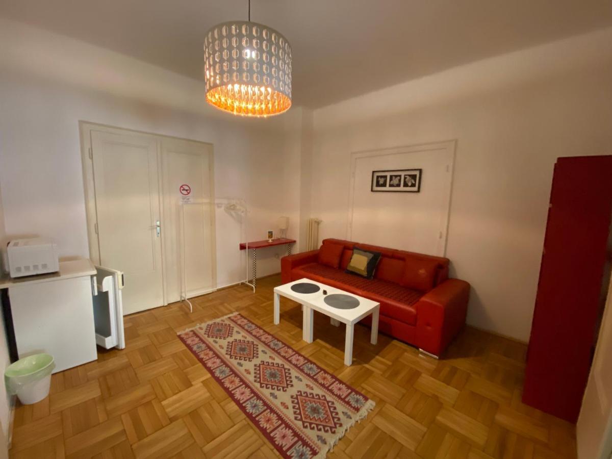 Monolit Budapest Center Guesthouse Luaran gambar