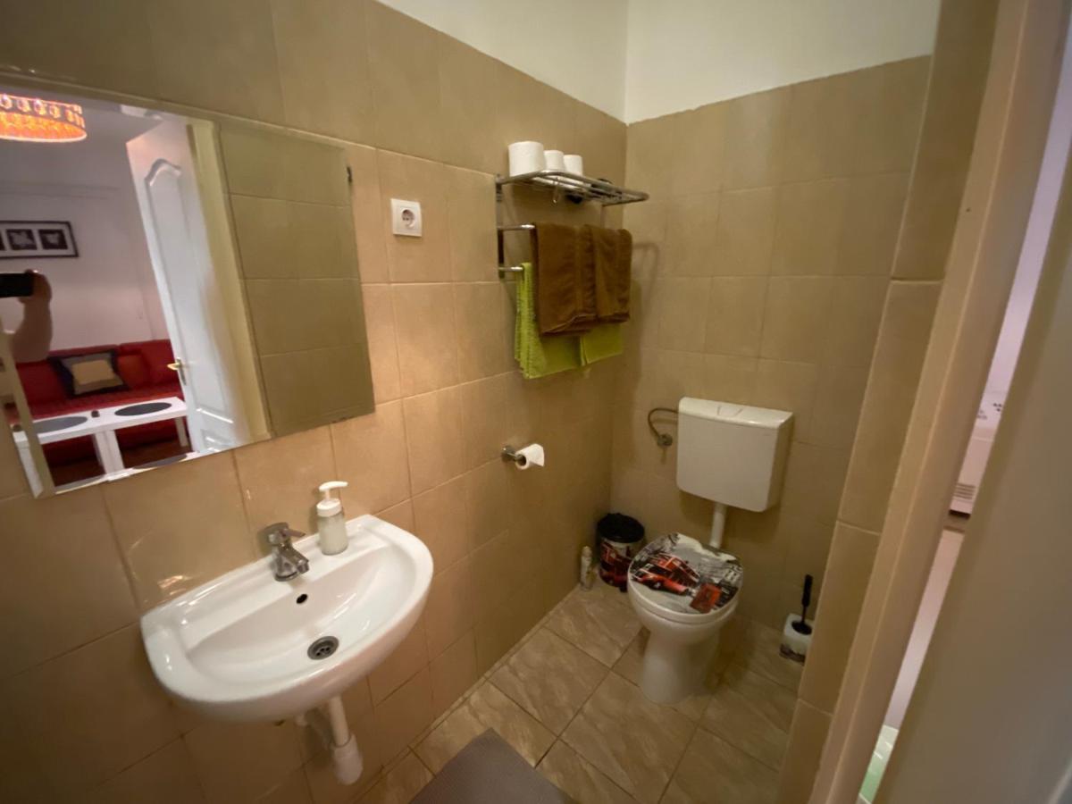 Monolit Budapest Center Guesthouse Luaran gambar
