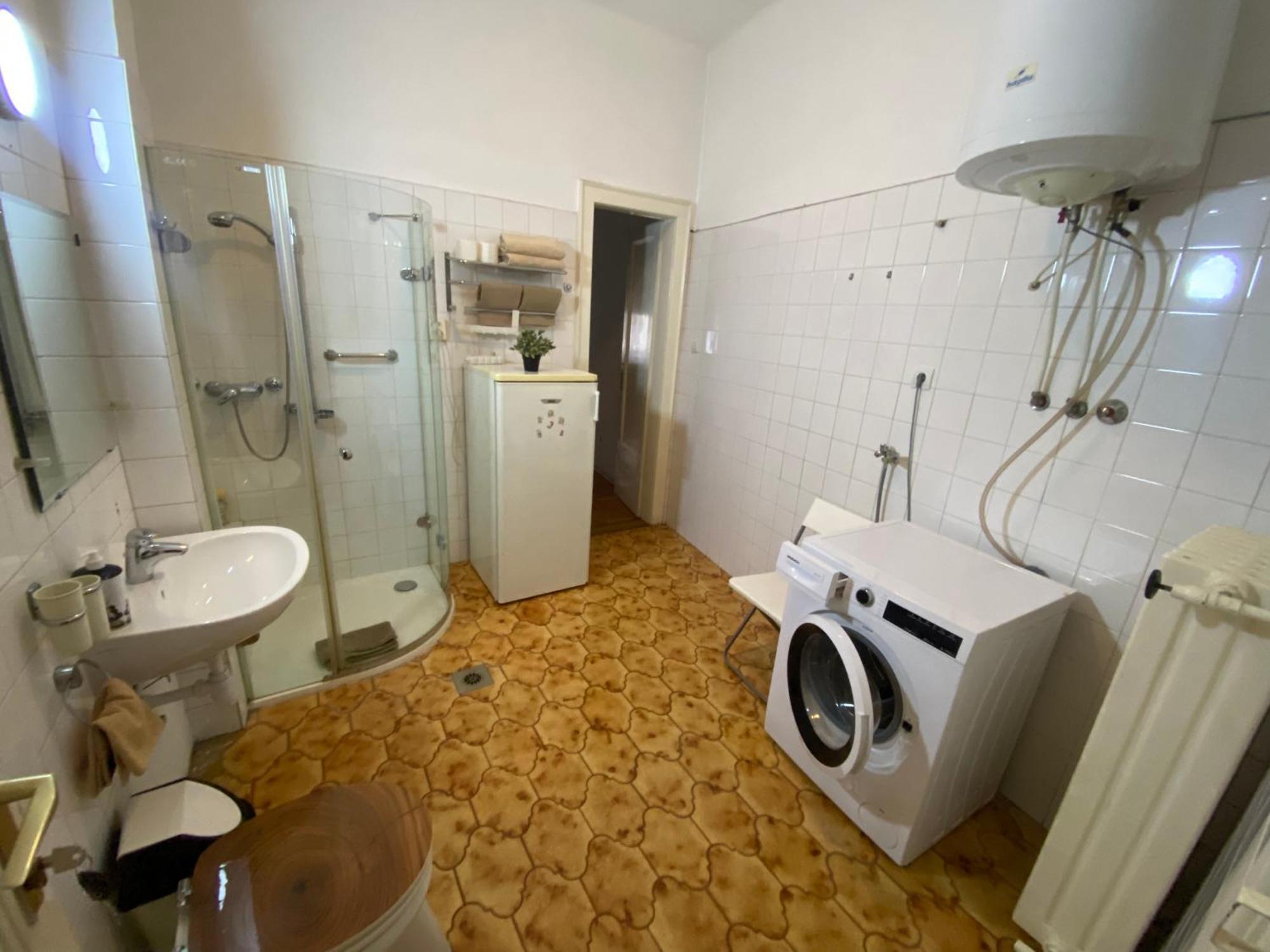 Monolit Budapest Center Guesthouse Luaran gambar