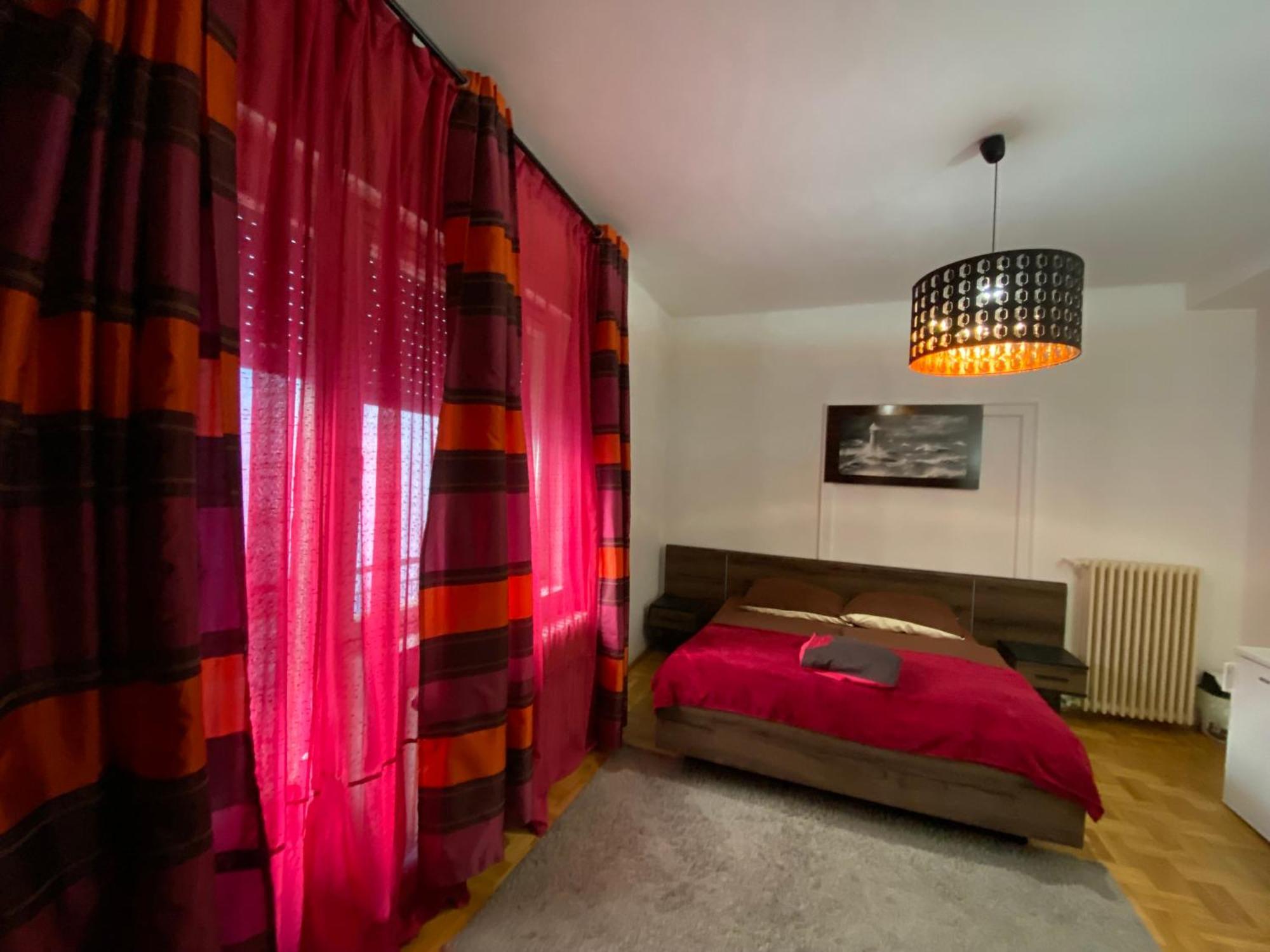 Monolit Budapest Center Guesthouse Luaran gambar