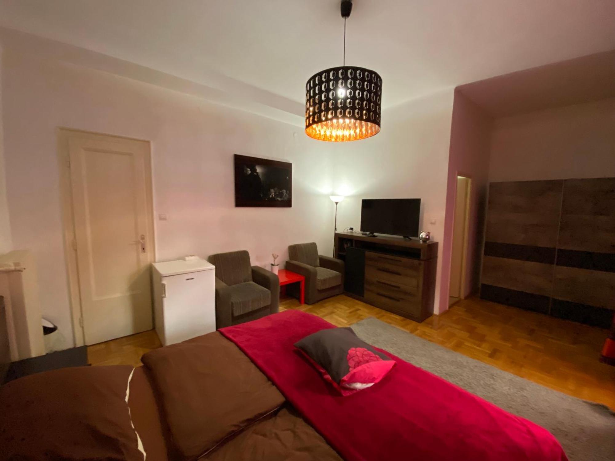 Monolit Budapest Center Guesthouse Luaran gambar