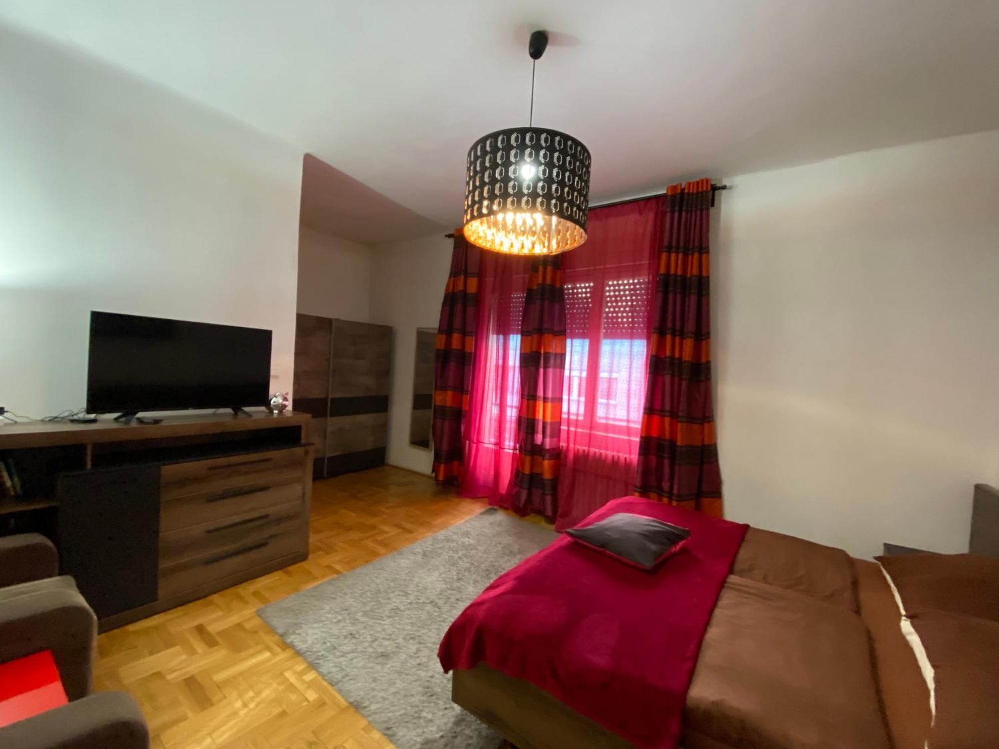 Monolit Budapest Center Guesthouse Luaran gambar